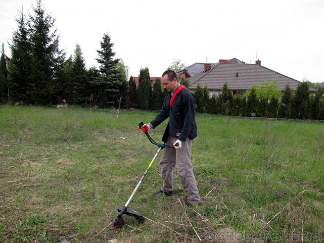 Żyłką można kosić też taką ciężką trawę i jakieś drobne patyki (około 1cm)